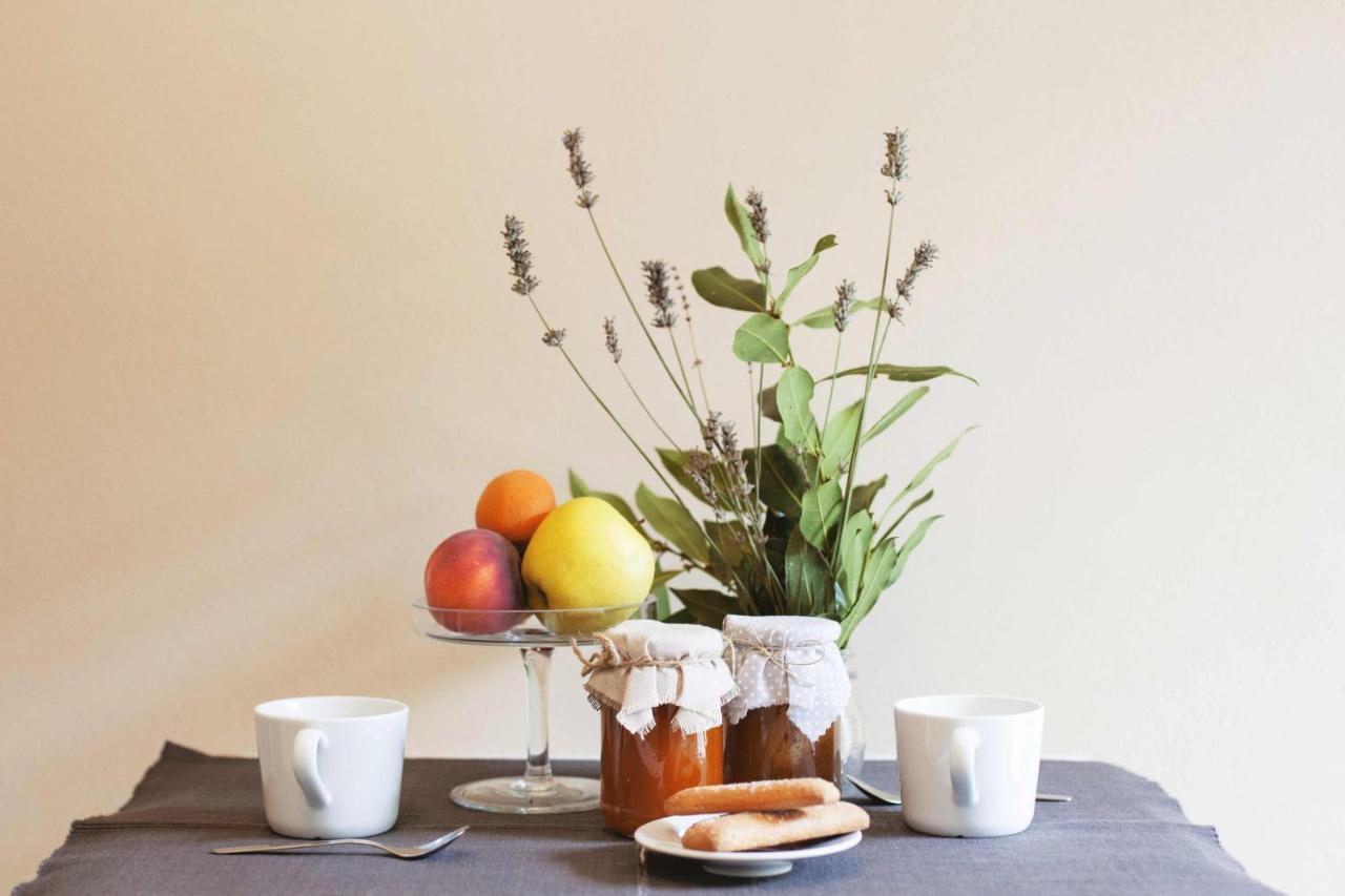 Dimora Della Rocca Bed & Breakfast Costigliole d'Asti Luaran gambar