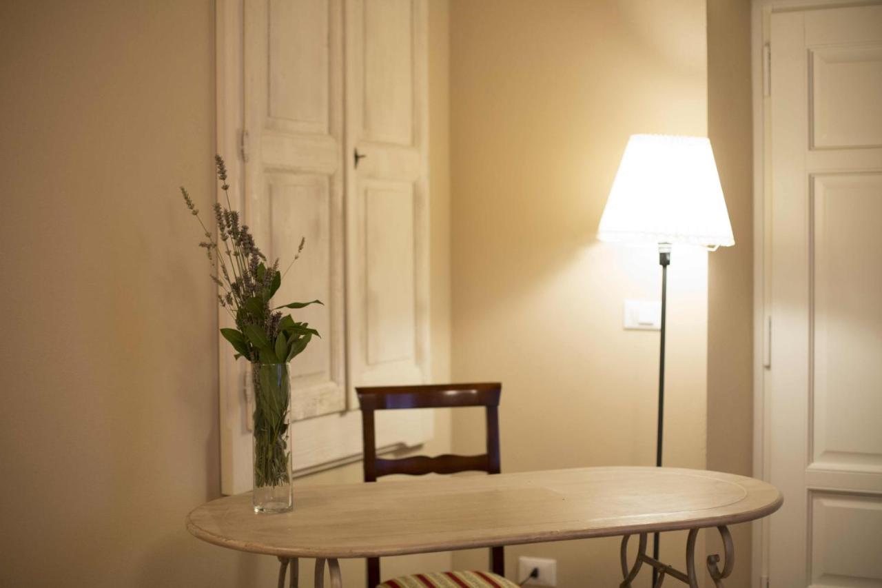 Dimora Della Rocca Bed & Breakfast Costigliole d'Asti Luaran gambar
